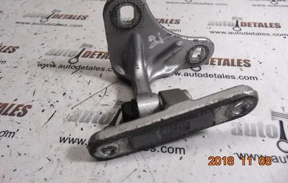 Mercedes-Benz S W220 Front door upper hinge