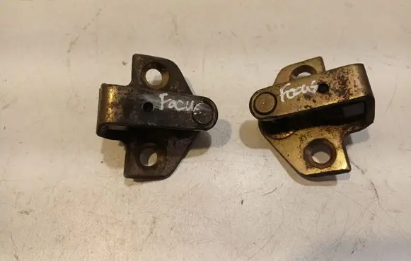 Ford Focus Rear door lock loop/hook striker 2M51F21982AA