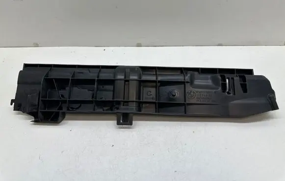 BMW 3 E90 E91 Radiator mount bracket 17107524912 11074810