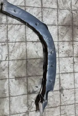 Rear fender molding trim