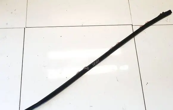Honda FR-V Front door glass trim molding 