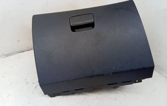 Mercedes-Benz GLA W156 Glove box