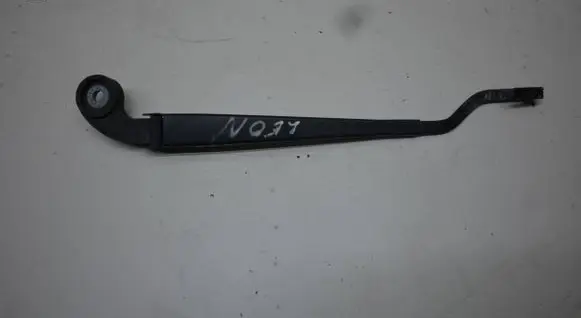 Rear wiper blade arm