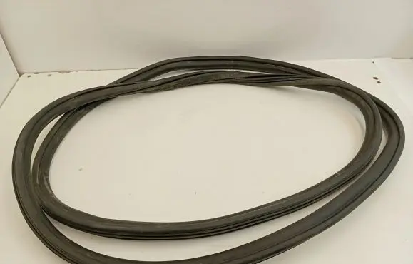 Porsche Macan (95B) Front door rubber seal 95B831721
