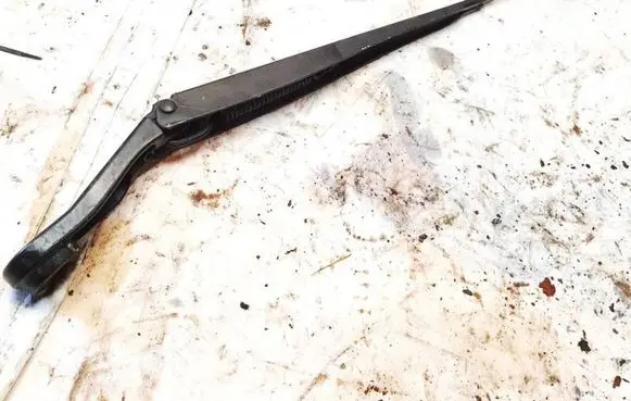 Nissan Primera Front wiper blade arm