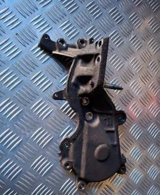 Toyota RAV 4 (XA20) Engine mounting bracket