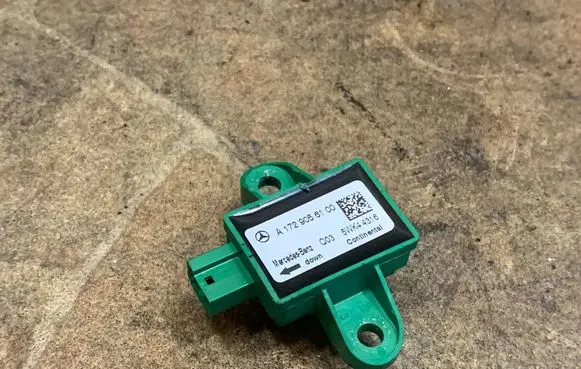 Mercedes-Benz E C207 W207 Airbag deployment crash/impact sensor A1729056100