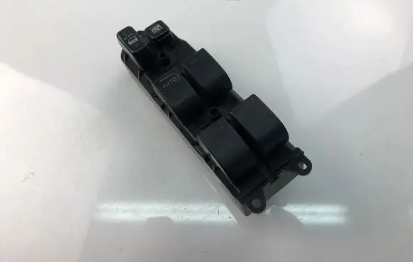Toyota Prius (XW20) Electric window control switch 8482047050