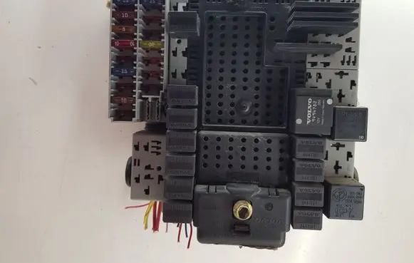 Volvo V70 Fuse box set 8622520