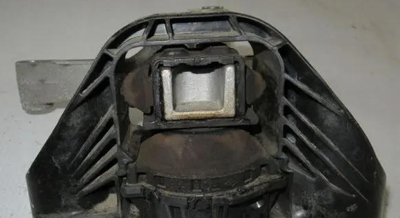 Renault Megane IV Gearbox mounting bracket