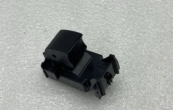 Toyota Yaris Cross Electric window control switch 193354
