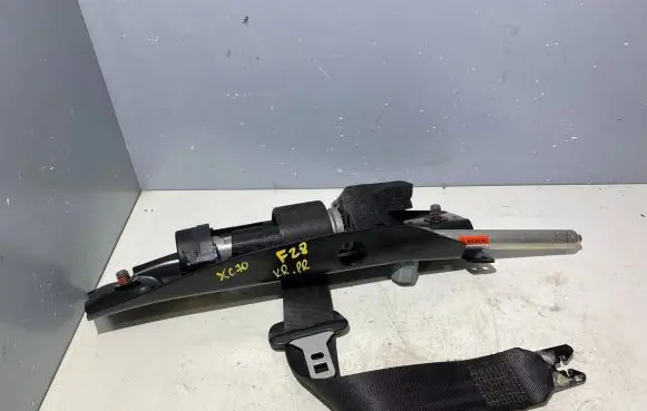 Volvo XC70 Front seatbelt 39865060