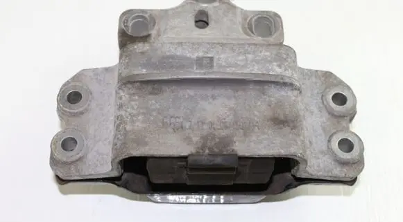 Volkswagen Eos Engine mount bracket 3C0199555