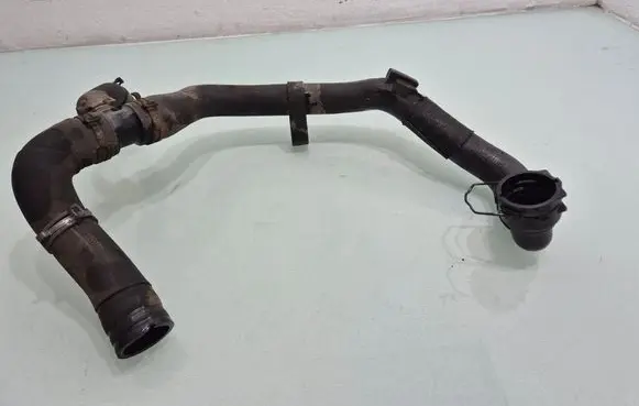 Volkswagen PASSAT B7 Engine coolant pipe/hose 
