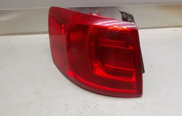 Volkswagen Jetta VI Rear/tail lights 5C6945095