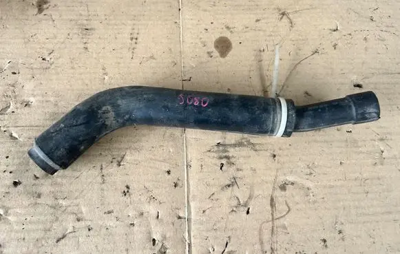Mercedes-Benz Sprinter W906 Breather/breather pipe/hose A6510100882