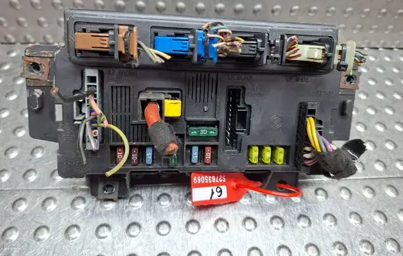 Fiat Panda II Fuse module S276350669 51740050 S118578030C