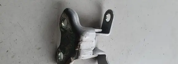Toyota Auris E180 Rear door upper hinge