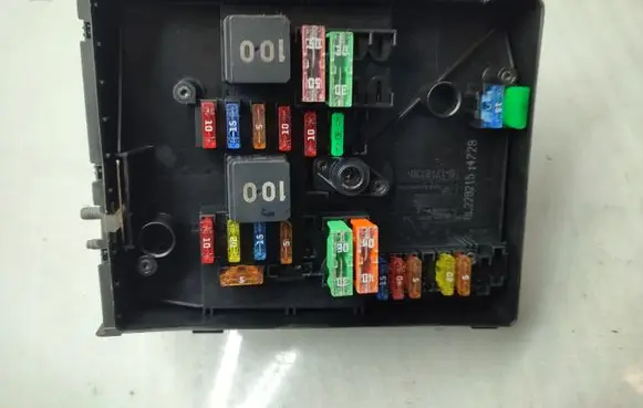 Audi A6 S6 C7 4G Fuse module