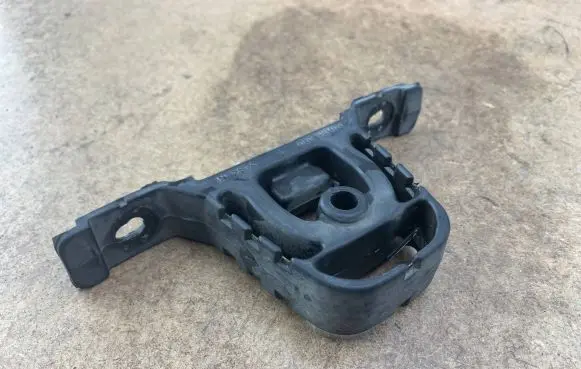 Muffler mount bracket/holder