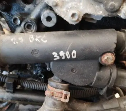 Volkswagen Polo IV 9N3 Engine coolant pipe/hose 038121132