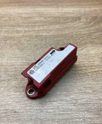 Volkswagen Golf IV Airbag deployment crash/impact sensor 1J0909606D 5WK42350