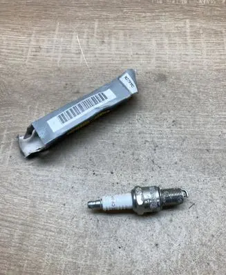 Renault Clio I Spark plug 7701366087