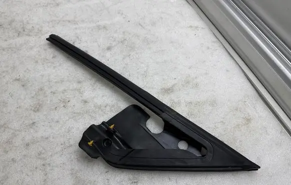 Tesla Model Y Door glass trim 150006700B