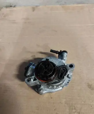 Citroen C5 Aircross Vacuum pump 9804021880
