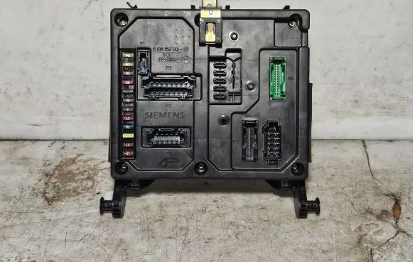 Volkswagen Sharan Fuse module 7M3962258F YM2114B205BB