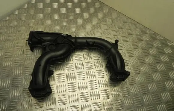 Audi A8 S8 D3 4E Air intake hose/pipe 059145762B VD952