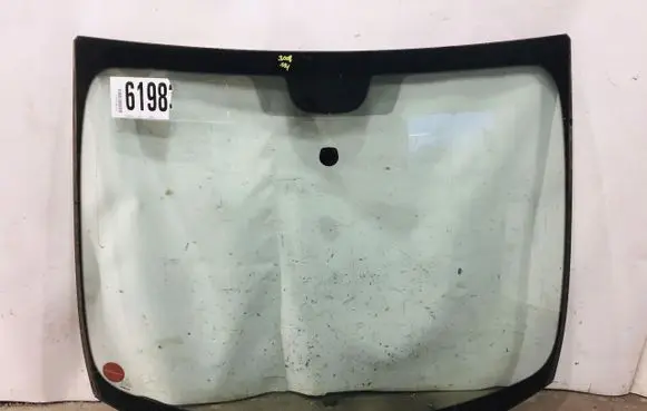 Peugeot 3008 I Front windscreen/windshield window 