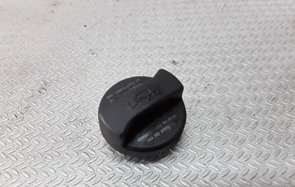 Volkswagen Golf IV Oil filler cap 026103435