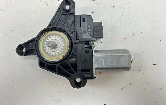Mercedes-Benz GLC X253 C253 Rear door window regulator motor A2139060602