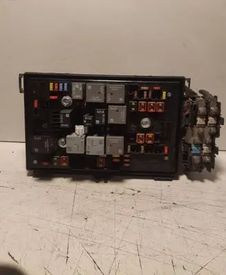 Opel Astra J Fuse module 13313207 20018000000 1110013AA