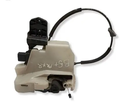 Volkswagen PASSAT B5.5 Front door lock 3B0837867 117666104
