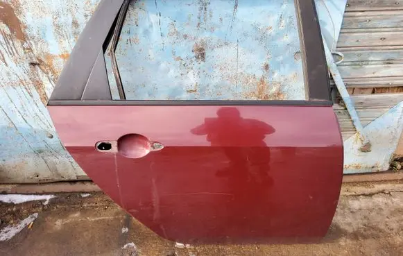 Nissan Primera Rear door