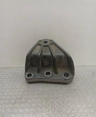 Engine mounting bracket