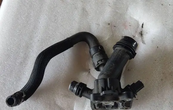 Thermostat/thermostat housing