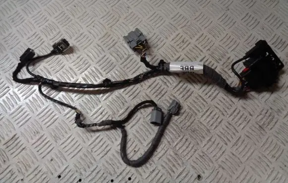 Ford Grand C-MAX USB socket connector AV6T15K857BBE