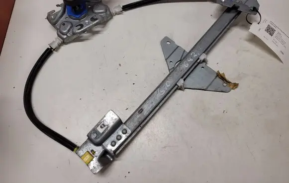 Rear door manual window regulator