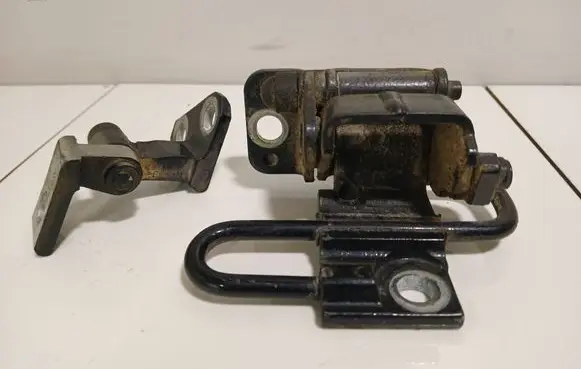 Volkswagen PASSAT CC Rear door hinge set 3C8833411A