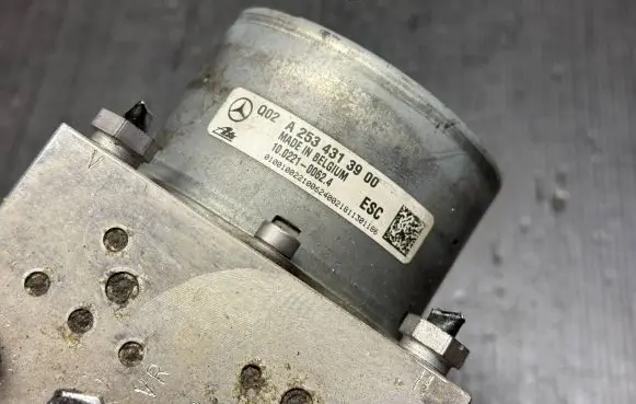 Mercedes-Benz C W205 ABS Pump A2539011600 A2534313900 10091515713