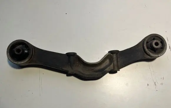 Mitsubishi Pajero Gearbox mounting bracket MR554075 993F