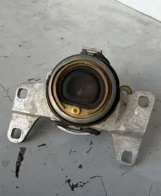Volvo V40 Engine mount bracket 326F09 26008 326F11