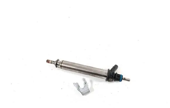 Mercedes-Benz CLA C117 X117 W117 Fuel injector A2780700687