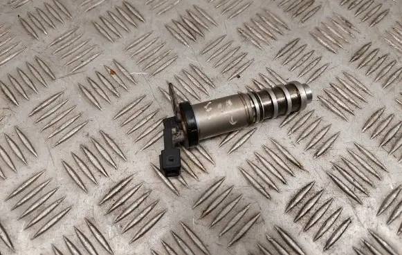 BMW 5 F10 F11 Camshaft vanos timing valve 8605123