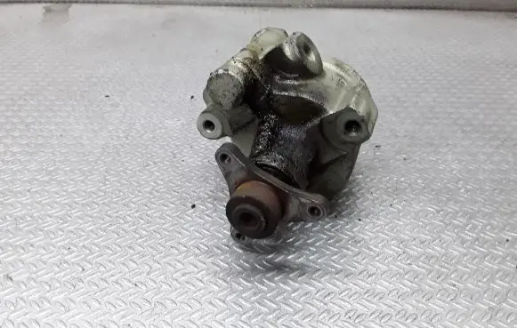 Renault Megane I Power steering pump 26058572