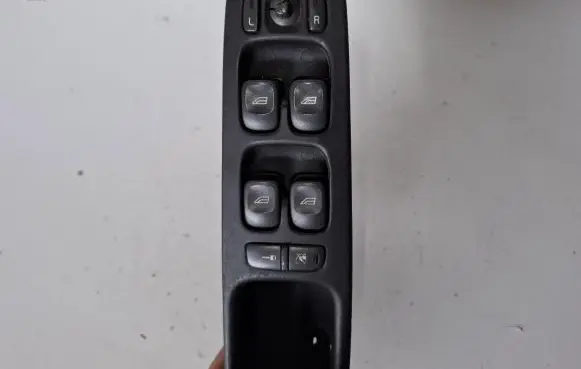 Volvo V70 Electric window control switch 8682949 1264