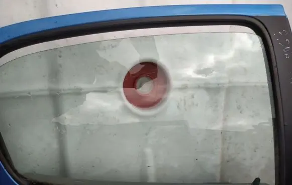 Peugeot 206 Rear door window glass